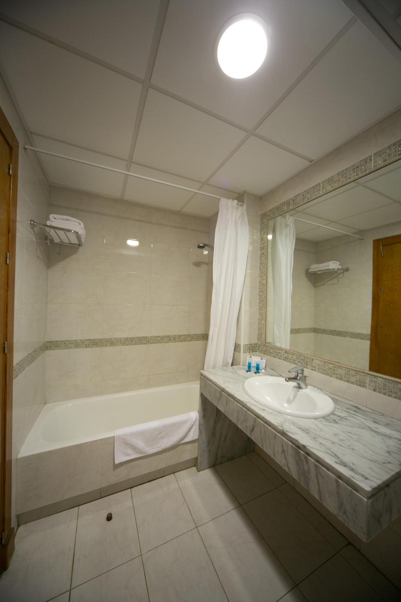 Arena Center Aparthotel Рокетас де Мар Екстериор снимка